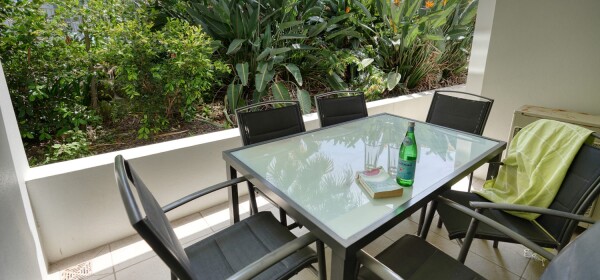 Coolum At The Beach Ground Floor One Bed outdoor dining
