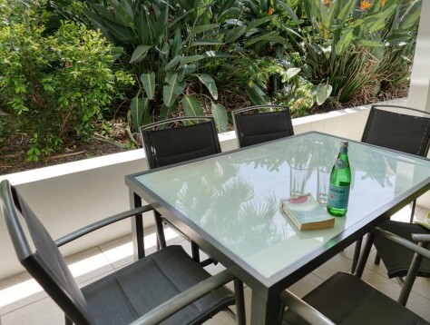 Coolum At The Beach Ground Floor One Bed outdoor dining