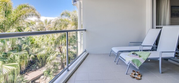 Coolum At The Beach apartment three Bed outdoor chairs relax