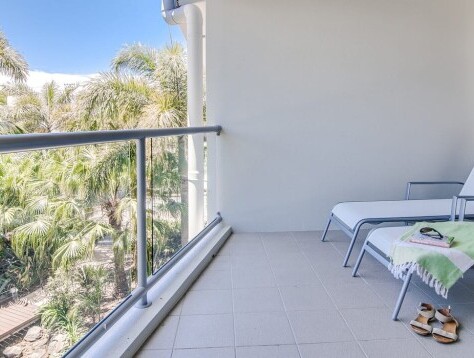 Coolum At The Beach apartment three Bed outdoor chairs relax