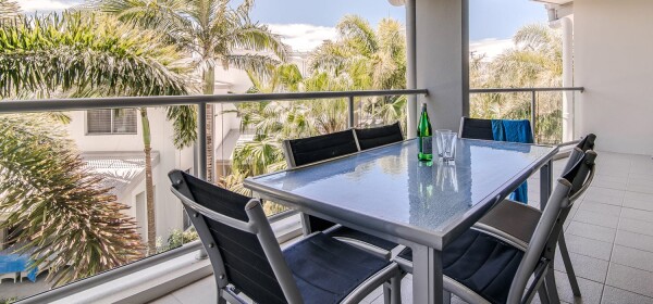Coolum At The Beach apartment three Bed outdoor dining