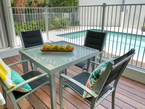 Coolum At The Beach Ground Floor One Bed Pool outdoor dining