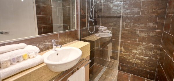 Coolum Penthouse 3 bedroom bathroom