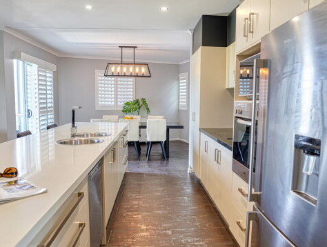 Coolum Penthouse 3 bedroom kitchen dining
