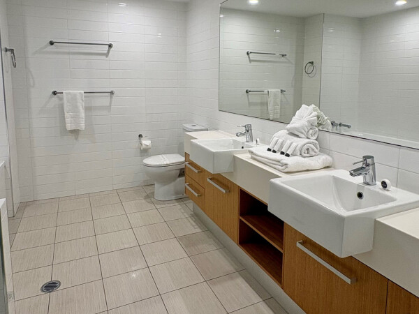 coolum at the beach 4 bedroom spa villa bathroom ensuite