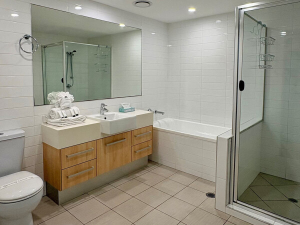 coolum at the beach 4 bedroom spa villa bathroom main