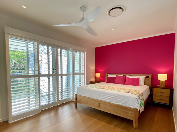 coolum at the beach 4 bedroom spa villa bedroom king bed
