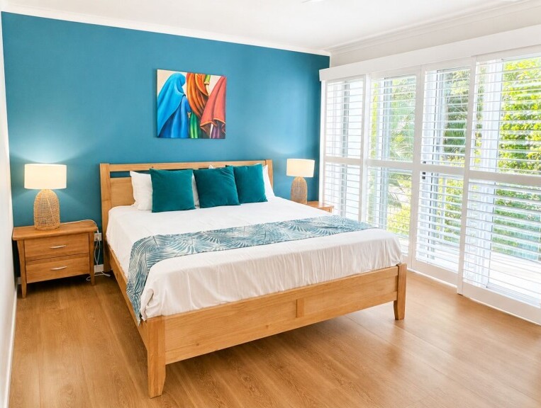 coolum at the beach 4 bedroom spa villa bedroom
