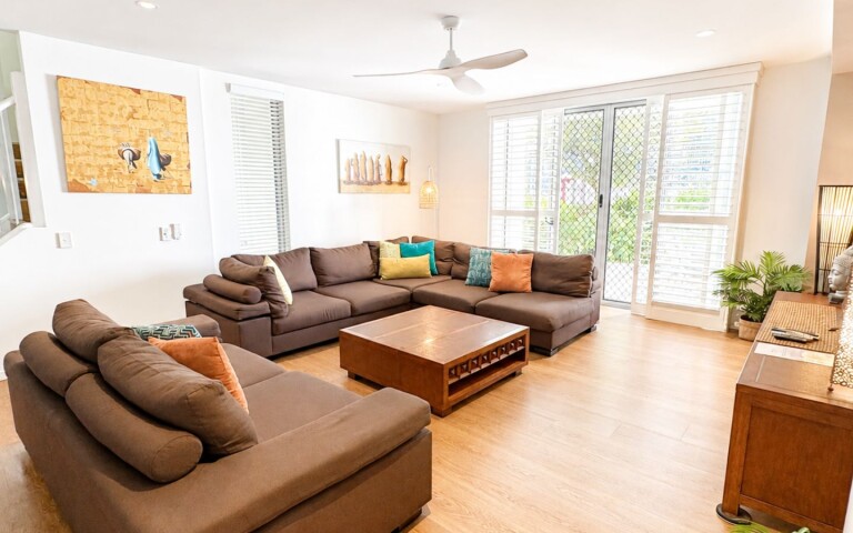 coolum at the beach 4 bedroom spa villa lounge area