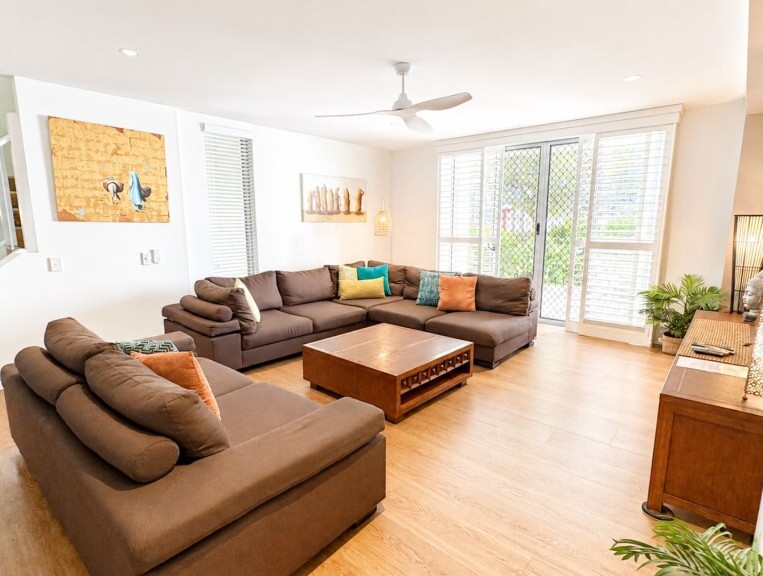coolum at the beach 4 bedroom spa villa lounge area