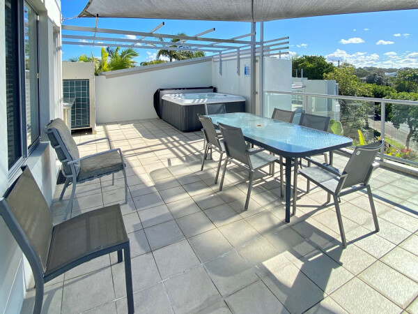 coolum at the beach 4 bedroom spa villa rooftop