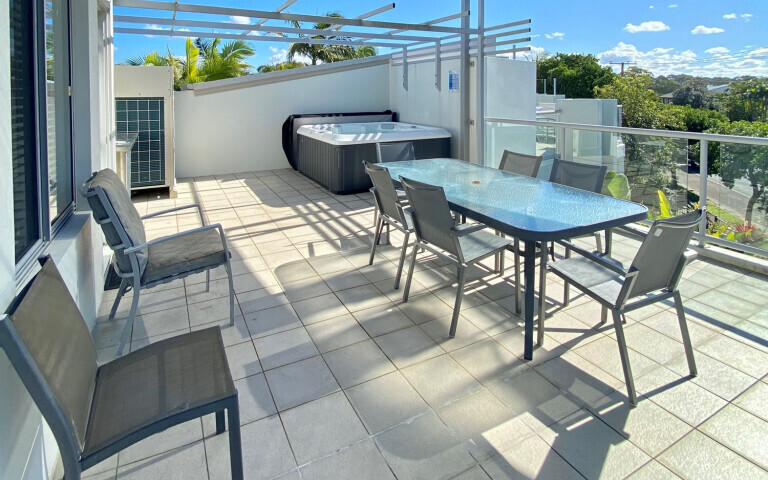 coolum at the beach 4 bedroom spa villa rooftop